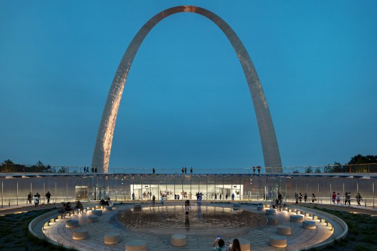 Entrance, Gateway Arch Museum and Visitor Center