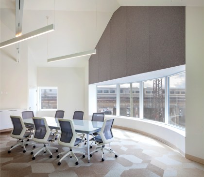 The High-Low Gradient Office in Long Island sees the transformation of a 1950s bank into a ecologically conscious office space defined by efficient systems, an insulating the building envelope, and thermally high performing windows.