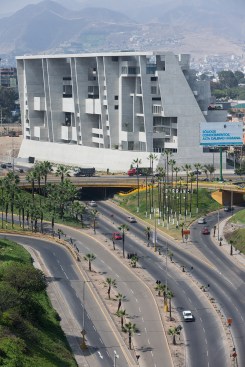 Universidad de Ingeniería & Tecnología (UTEC), Lima, Peru, by Grafton Architects