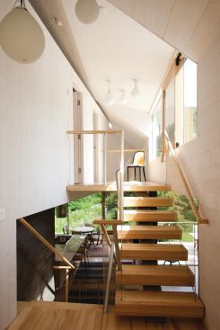 The architects 
orchestrated all the material handling for the Depot House, from the 
prepainted wood siding to the fabricated stairs.