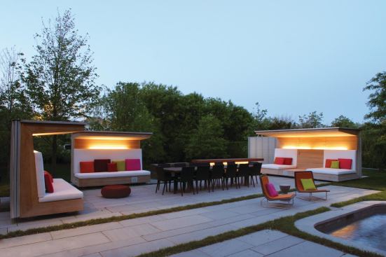 Roofed poolside sofas 
transform into off-season lanterns. To save time and avoid disturbing 
the site, the lanterns were prefabricated in Gray Organschi’s workshop 
and delivered flat-packed. 


