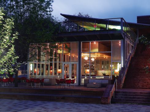 The two-story restaurant’s north façade is dominated by floor-toceiling glazing on the first level that offers ample views into and out of the main dining space. A broad brick staircase leads to a terrace on the second story that extends over the first floor with a cantilevered balcony.