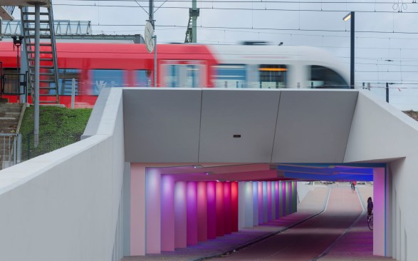 The Kostverloren tunnel is a pedestrian and cyclist-only underpass.