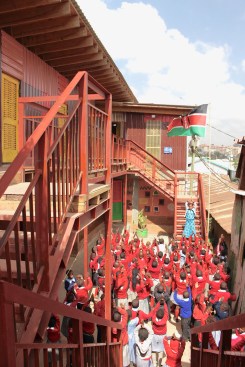 KDI worked with the students and parents of the Anwa Junior Academy, an informal school in Kibera founded by a group of mothers, to design a new building for the institution that reflected the local architecture with its mud walls and matabi sheeting.