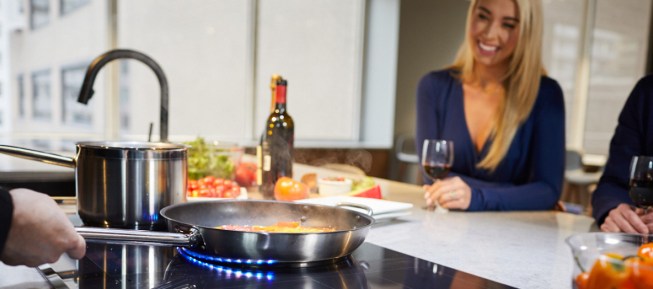 Dacor’s advanced induction technology combines power, control, and style. VirtualFlame indicates when the heat is on, while preset guided cooking modes and flexible cook zones are controlled with a swipe of the finger. (Dacor Kitchen Theater, Suite 142)