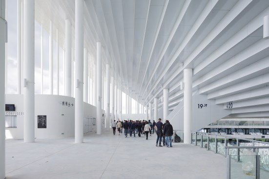 The main concourse is on the fourth floor and offers visitors their first glimpse under the steel-clad upper deck and down to the field. Food venues, retail, and restrooms line its perimeter.