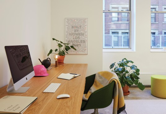 Some furnishings were donated by WeWork and Estiluz.