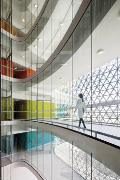 Glass-enclosed bridges connect upper-level labs on the north and south sides of the building. 