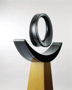 Calatrava sculptures such as “Eye” combine the physical investigation of Kenneth Snelson’s tensegrity sculptures with the futurist solutions of Constantin Br&acirc;ncusi's work.