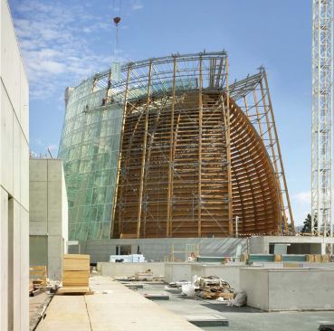 The louvers are anchored to vertical ribs, which are in turn anchored to the concrete reliquary wall that frames the cathedral's base.