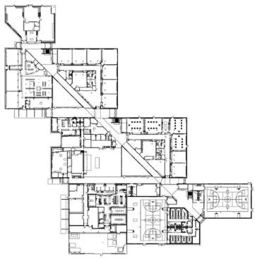 The 138,000-square-foot Baker Prairie Middle School in Canby, Oregon, is organized into three “pods,” staggered along a diagonally placed central corridor to allow all classrooms and most areas direct access to daylight.