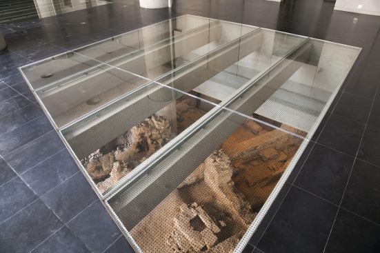 New Acropolis Museum, Athens, Greece, Bernard Tschumi Architects, 2009&nbsp;(view to ancient foundations through glass floor)