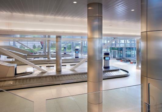 The baggage claim area is located on the lower level of the two-story main volume, underneath the ticketing hall. The space is bordered on three sides by glass, allowing daylight to permeate the space, and offering views to adjacent landscaped areas.

Downlights

Edison Price Lighting



Compact fluorescent and ceramic metal halide downlights

epl.comCeilings

Perry Acoustics Co.



Public area metal ceilings