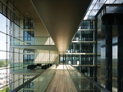 The atrium is designed to host different functions, including presentations and other events. Small seating areas were designed into the bridges to serve as breakout areas and informal social hubs for the workers in the building.