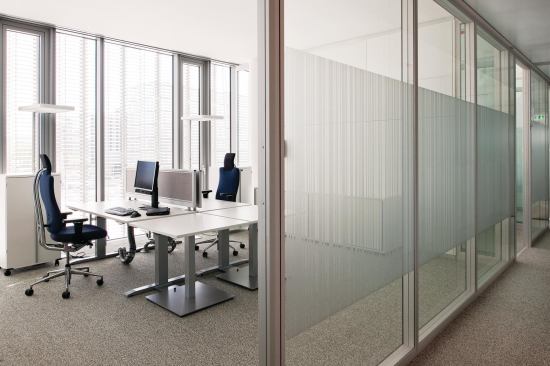 The perimeter offices receive abundant natural light. They feature glass walls with frit patterns so that the light can penetrate deeper into the interior without compromising privacy.