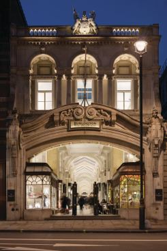 The Burlington Arcade, built in 1819, is located in London’s Mayfair district, an area known for its luxury shopping destinations and hotels. The lighting design calls out the architectural details on both of the arcades’ entry façades, one along Piccadilly Road (seen here)... 